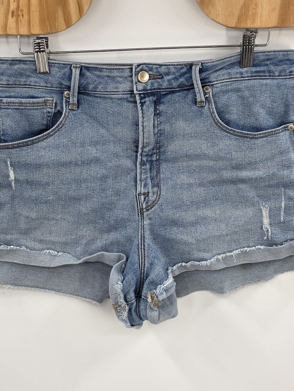 Good American Size 15 Denim Light Blue Wash Jean Shorts